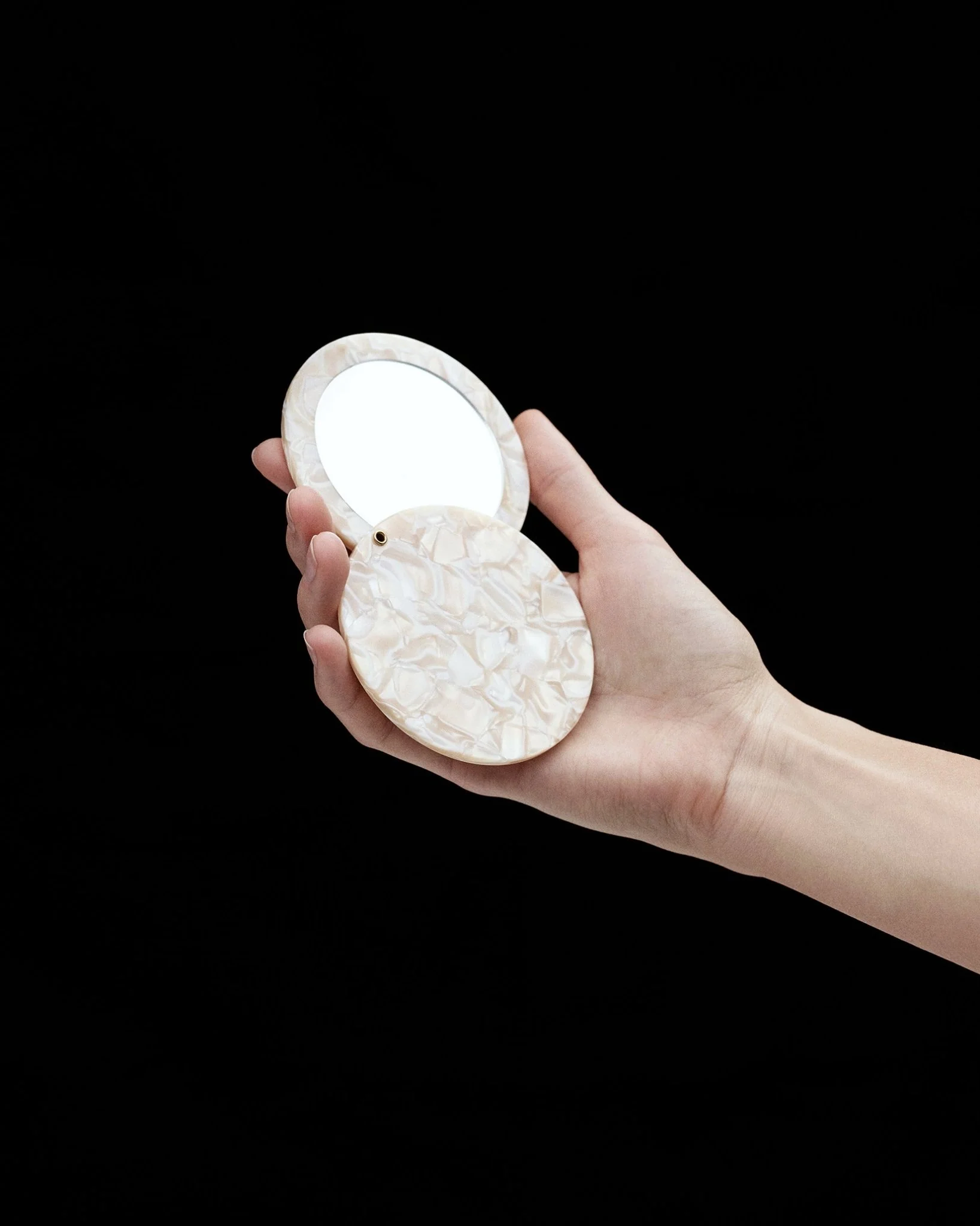 Circle Mirror in Abalone - Image 3
