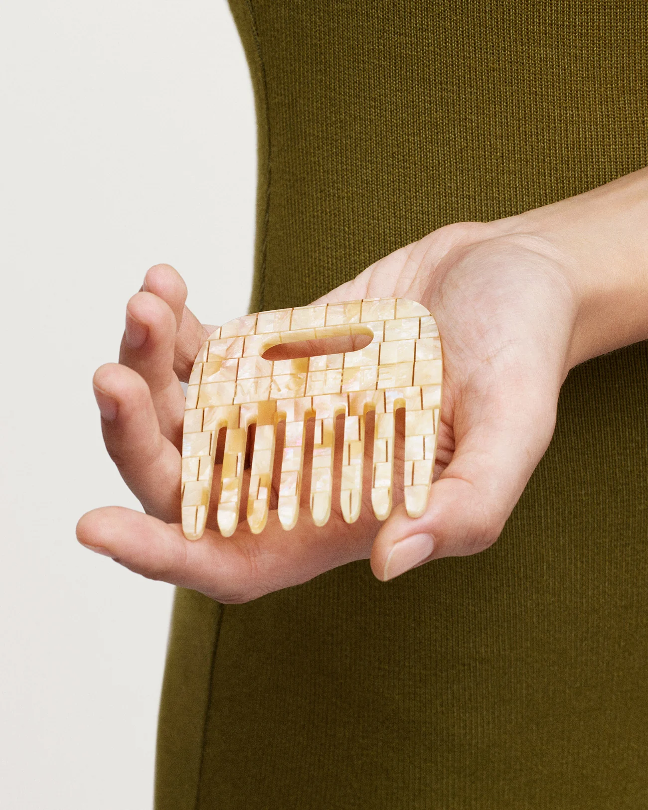 No. 4 Comb in Algae - Image 3