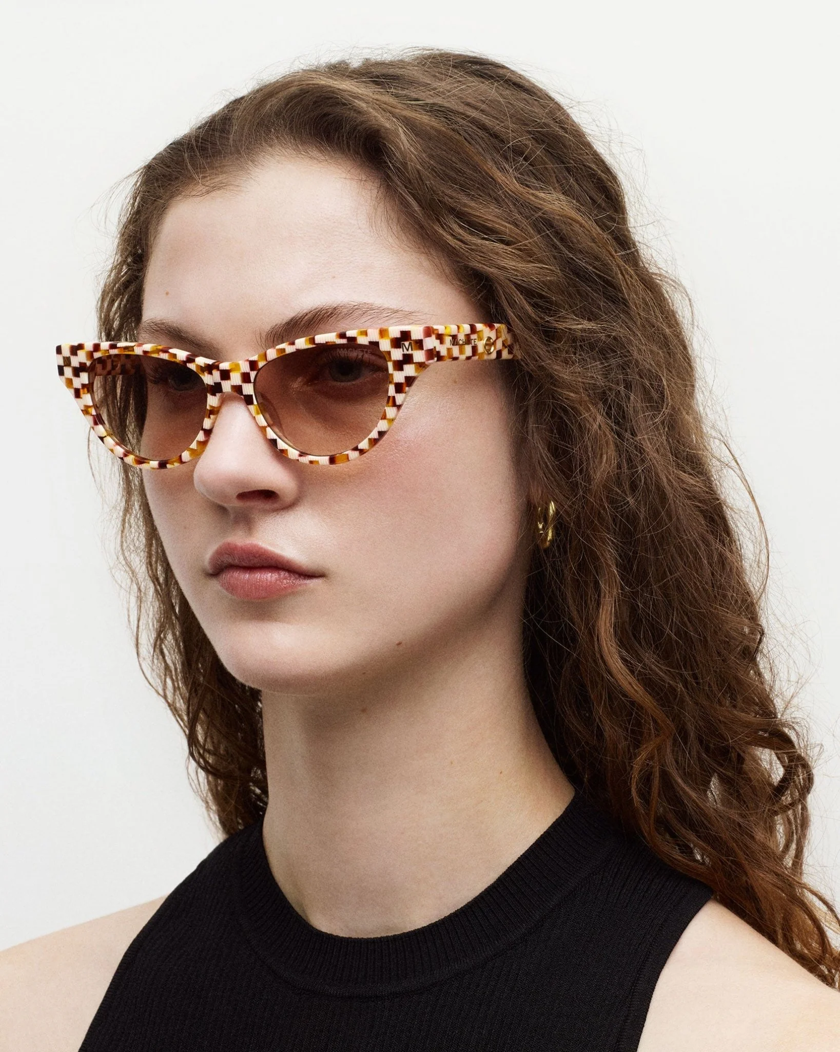 Suzy Sunglasses in Classic Tortoise - Image 4
